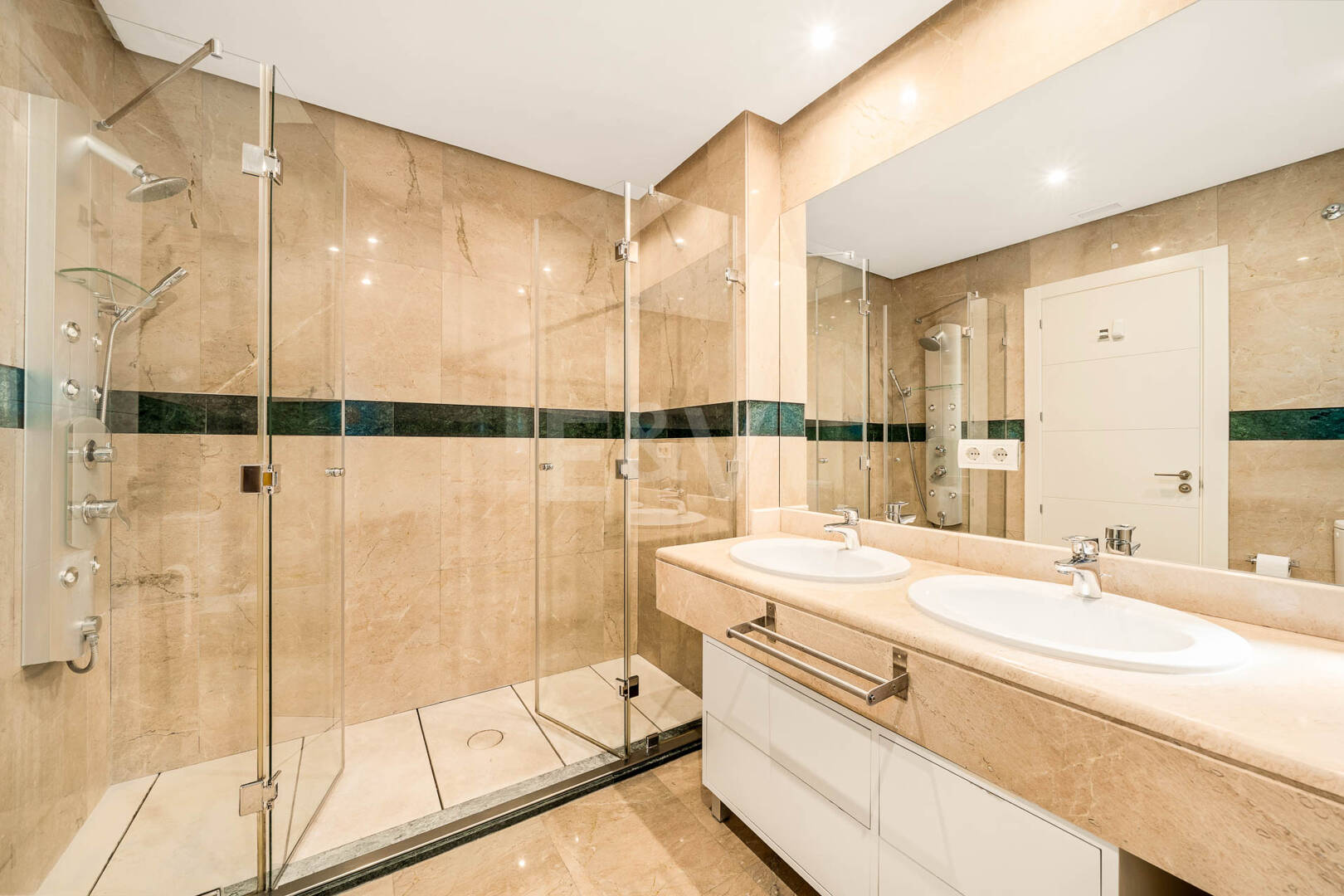 Jasny i przestronny apartament w ekskluzywnej społeczności