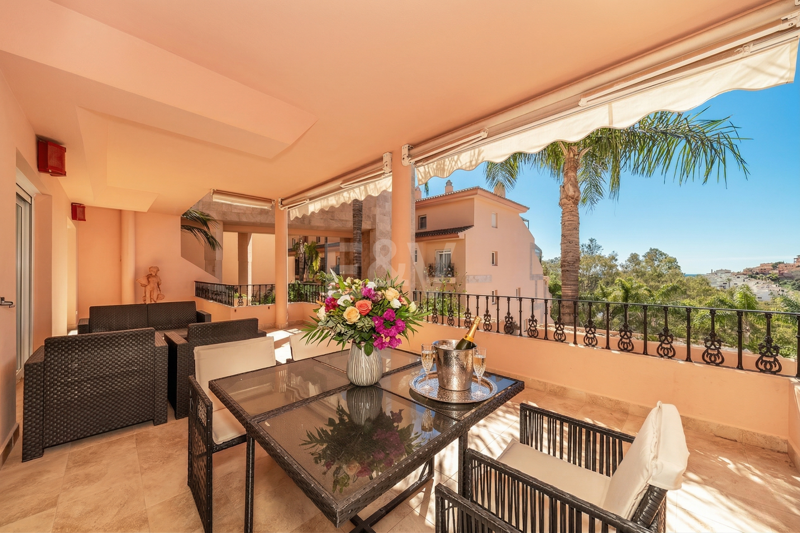 Jasny i przestronny apartament w ekskluzywnej społeczności