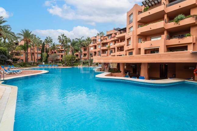 Elegante 2-Zimmer-Wohnung in Oasis de Marbella – Wohnen an der Goldenen Meile, mittel- und langfristig zu mieten ab Juni 2026!