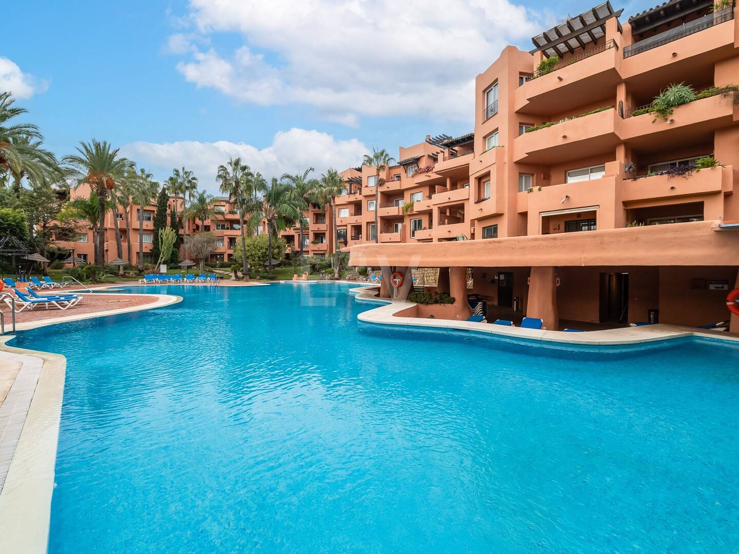 Elegante 2-Zimmer-Wohnung in Oasis de Marbella – Wohnen an der Goldenen Meile, mittel- und langfristig zu mieten ab Juni 2026!