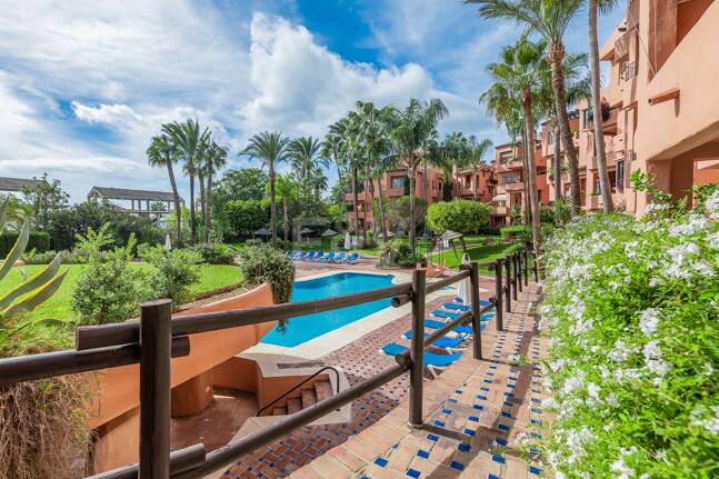 Elegante 2-Zimmer-Wohnung in Oasis de Marbella – Wohnen an der Goldenen Meile, mittel- und langfristig zu mieten ab Juni 2026!