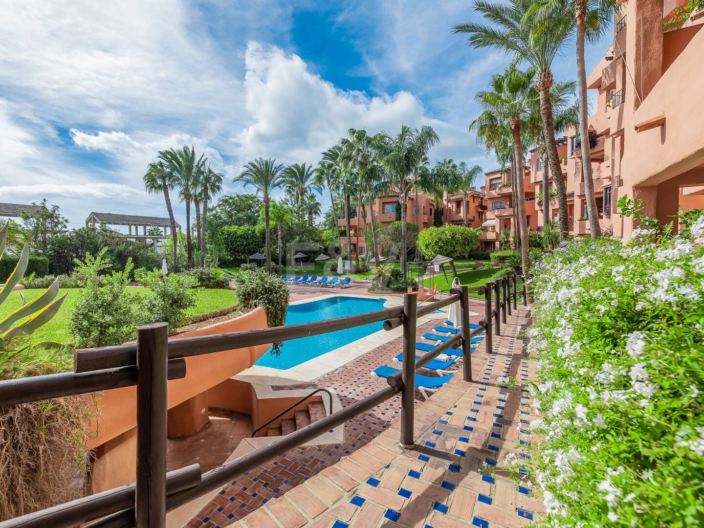 Elegante 2-Zimmer-Wohnung in Oasis de Marbella – Wohnen an der Goldenen Meile, mittel- und langfristig zu mieten ab Juni 2026!