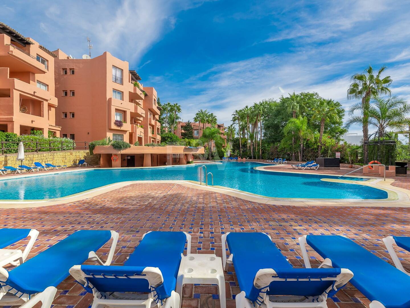 Elegante 2-Zimmer-Wohnung in Oasis de Marbella – Wohnen an der Goldenen Meile, mittel- und langfristig zu mieten ab Juni 2026!