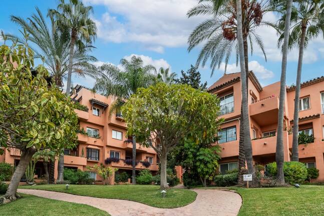 Elegante 2-Zimmer-Wohnung in Oasis de Marbella – Wohnen an der Goldenen Meile, mittel- und langfristig zu mieten ab Juni 2026!