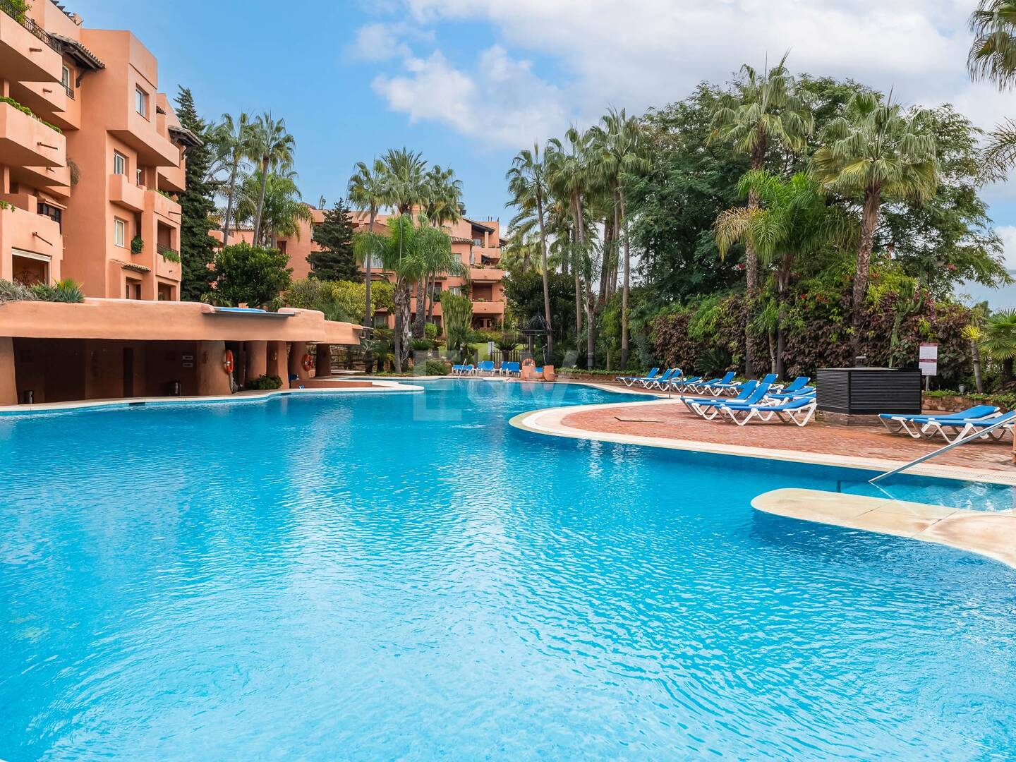 Elegante 2-Zimmer-Wohnung in Oasis de Marbella – Wohnen an der Goldenen Meile, mittel- und langfristig zu mieten ab Juni 2026!