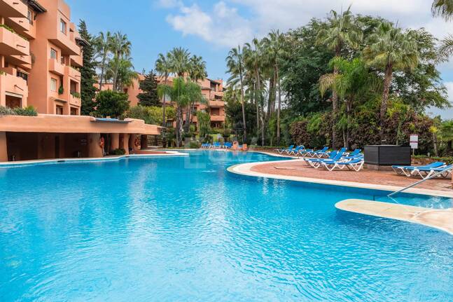 Elegante 2-Zimmer-Wohnung in Oasis de Marbella – Wohnen an der Goldenen Meile, mittel- und langfristig zu mieten ab Juni 2026!