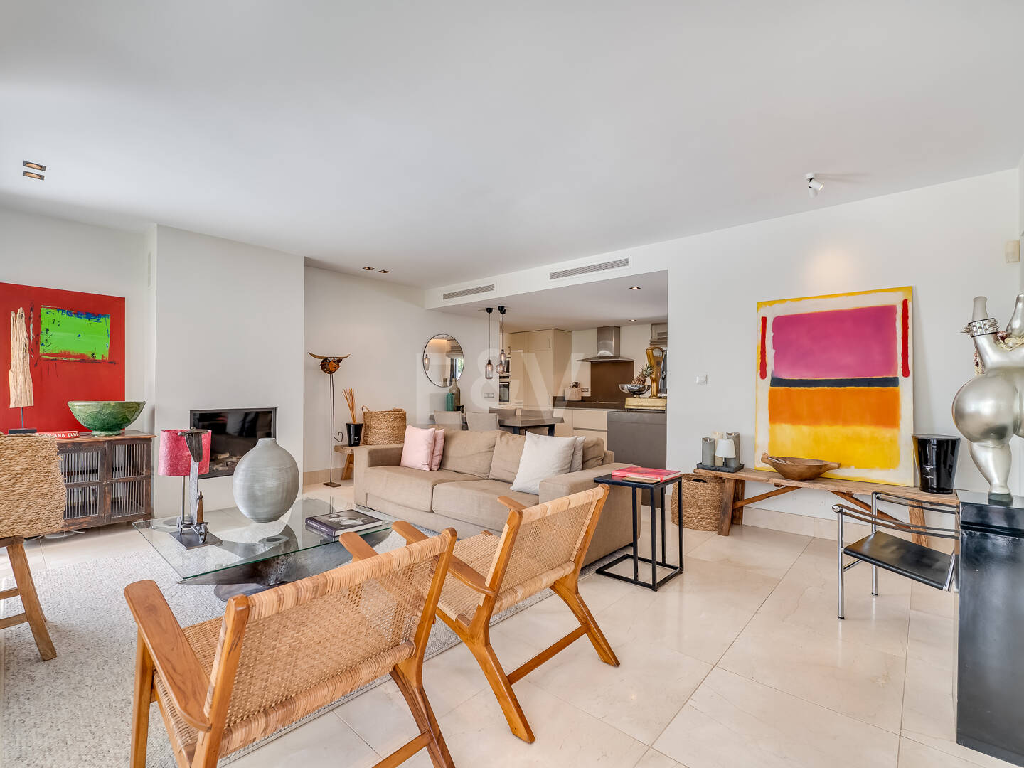 Moderne, ökoeffiziente Villa im andalusischen Stil mit privatem Pool und eingewachsenem Garten