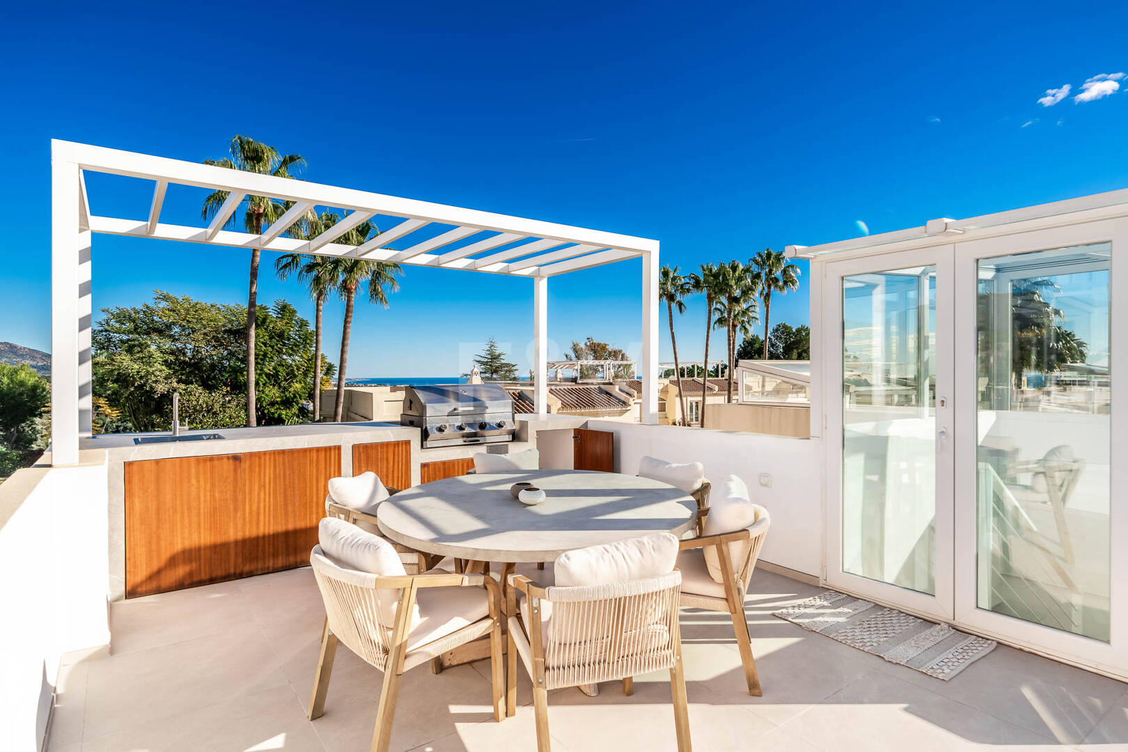 Elegantes Penthouse-Duplex mit Solarium und Panoramablick in einer geschlossenen Wohnanlage