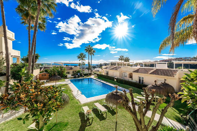 Elegantes Penthouse-Duplex mit Solarium und Panoramablick in einer geschlossenen Wohnanlage