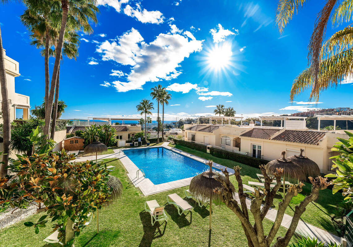 Elegant penthouse duplex med solarium och havsutsikt i gated community