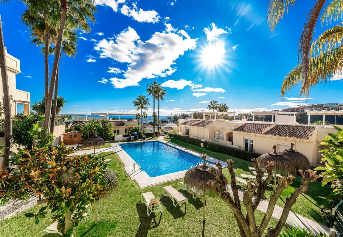Elegantes Penthouse-Duplex mit Solarium und Panoramablick in einer geschlossenen Wohnanlage