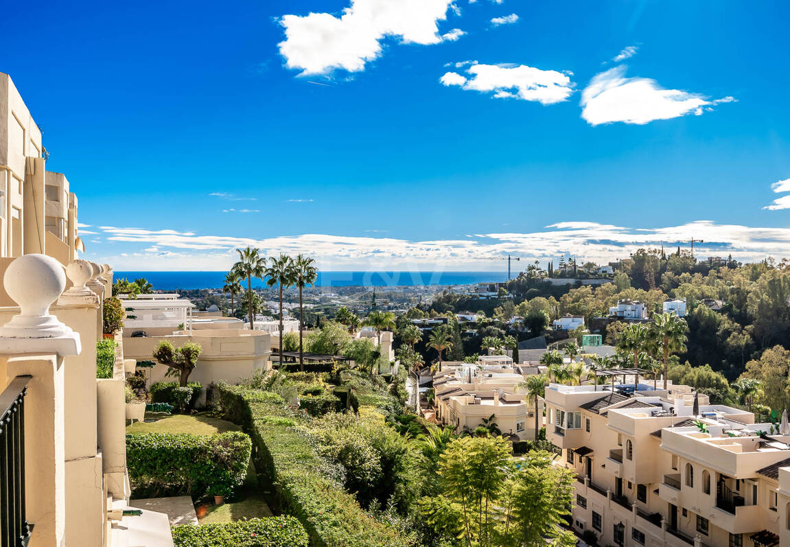 Elegantes Penthouse-Duplex mit Solarium und Panoramablick in einer geschlossenen Wohnanlage