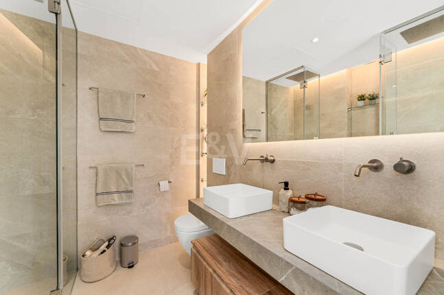 Elegantes Penthouse-Duplex mit Solarium und Panoramablick in einer geschlossenen Wohnanlage