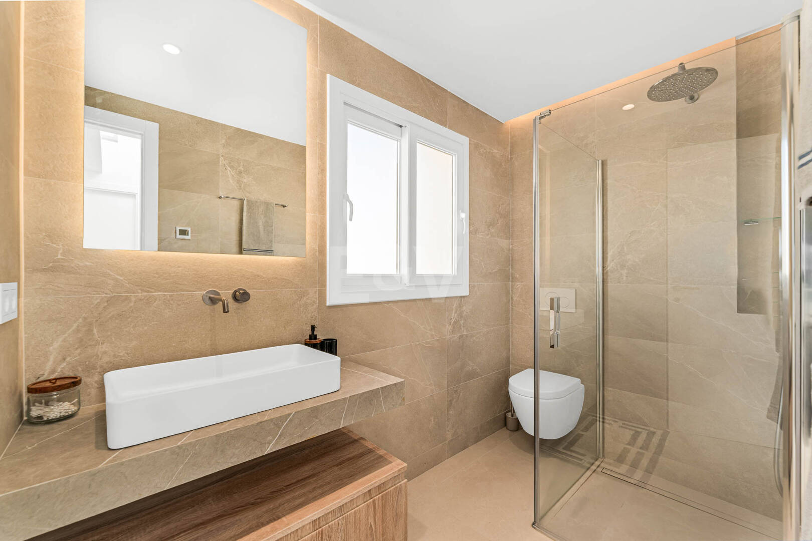 Elegantes Penthouse-Duplex mit Solarium und Panoramablick in einer geschlossenen Wohnanlage