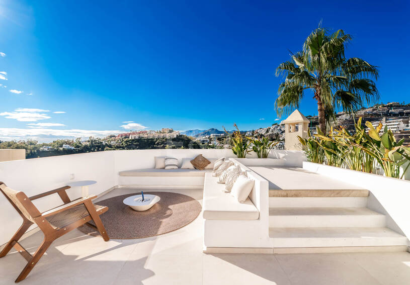 Elegantes Penthouse-Duplex mit Solarium und Panoramablick in einer geschlossenen Wohnanlage