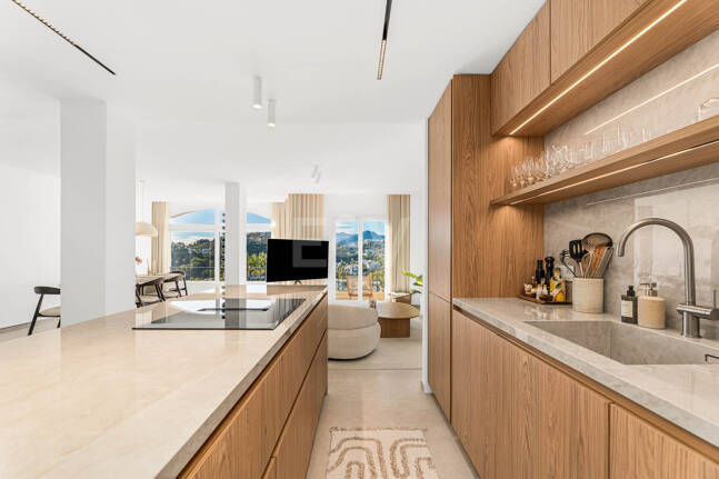 Elegantes Penthouse-Duplex mit Solarium und Panoramablick in einer geschlossenen Wohnanlage