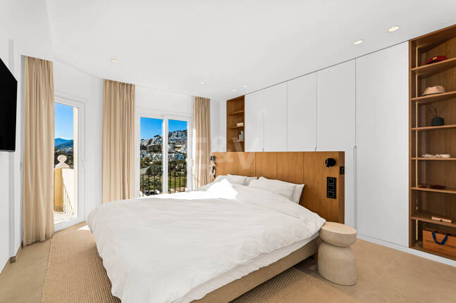 Elegantes Penthouse-Duplex mit Solarium und Panoramablick in einer geschlossenen Wohnanlage