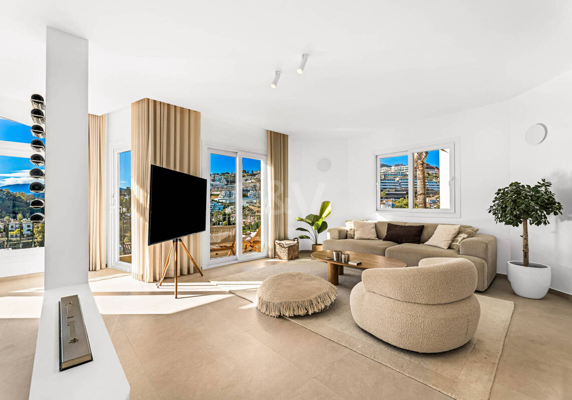 Elegant penthouse duplex med solarium och havsutsikt i gated community