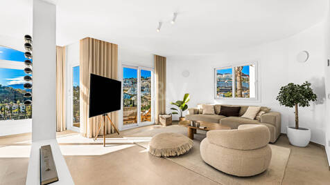 Duplex de penthouse élégant avec solarium et vue panoramique dans la communauté fermée