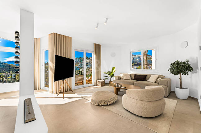 Elegantes Penthouse-Duplex mit Solarium und Panoramablick in einer geschlossenen Wohnanlage