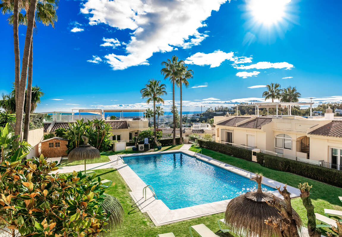 Elegantes Penthouse-Duplex mit Solarium und Panoramablick in einer geschlossenen Wohnanlage