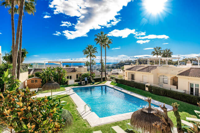 Elegantes Penthouse-Duplex mit Solarium und Panoramablick in einer geschlossenen Wohnanlage