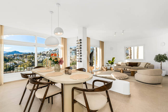 Elegantes Penthouse-Duplex mit Solarium und Panoramablick in einer geschlossenen Wohnanlage