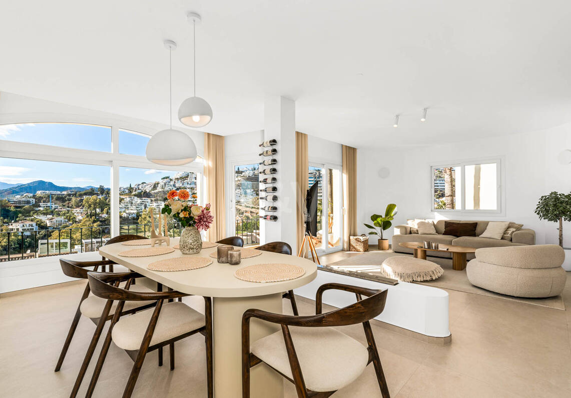 Elegant penthouse duplex med solarium och havsutsikt i gated community