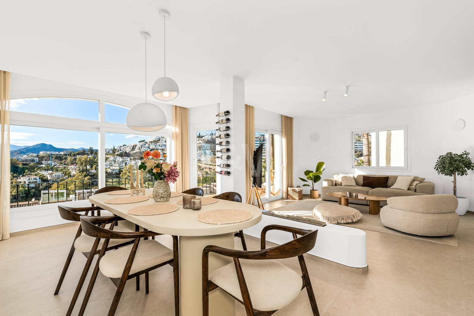 Elegantes Penthouse-Duplex mit Solarium und Panoramablick in einer geschlossenen Wohnanlage