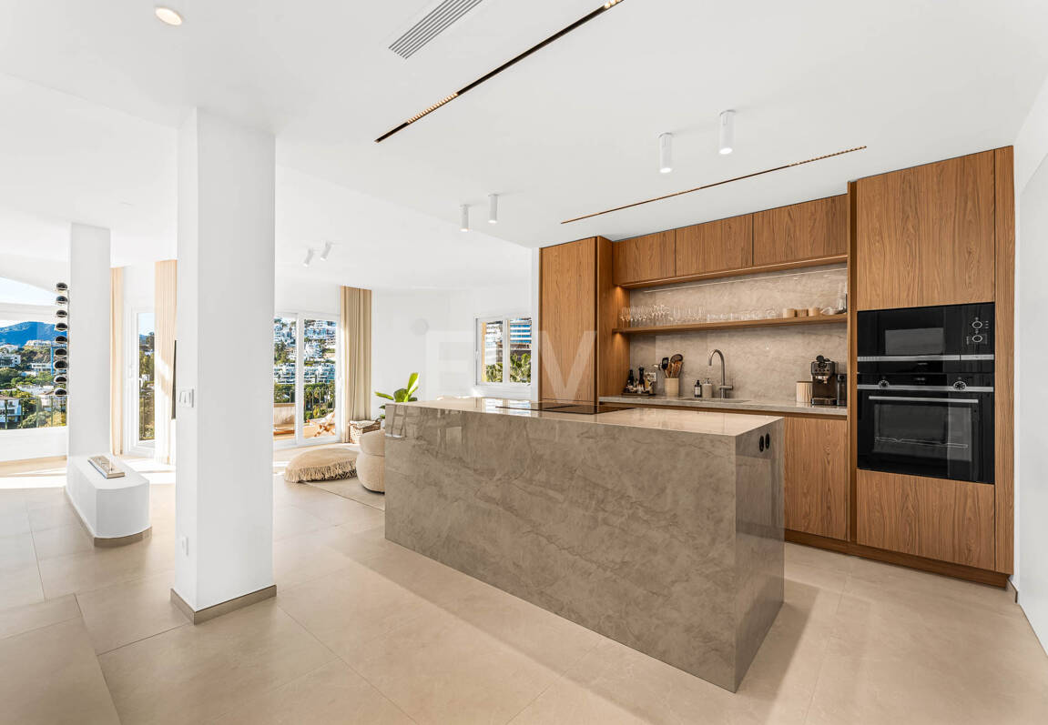 Elegantes Penthouse-Duplex mit Solarium und Panoramablick in einer geschlossenen Wohnanlage