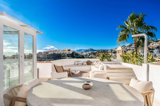 Elegantes Penthouse-Duplex mit Solarium und Panoramablick in einer geschlossenen Wohnanlage