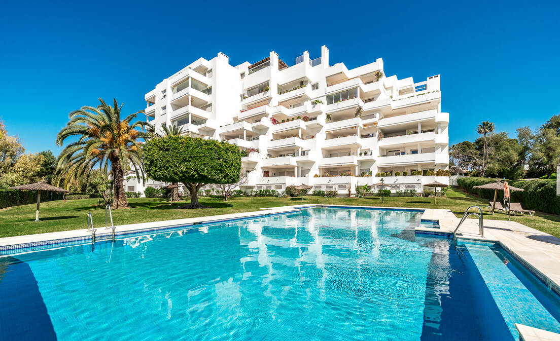 Elegant Frontline Golf Apartment with Expansive Terrace