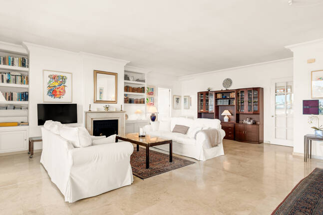 Elegant Frontline Golf Apartment with Expansive Terrace