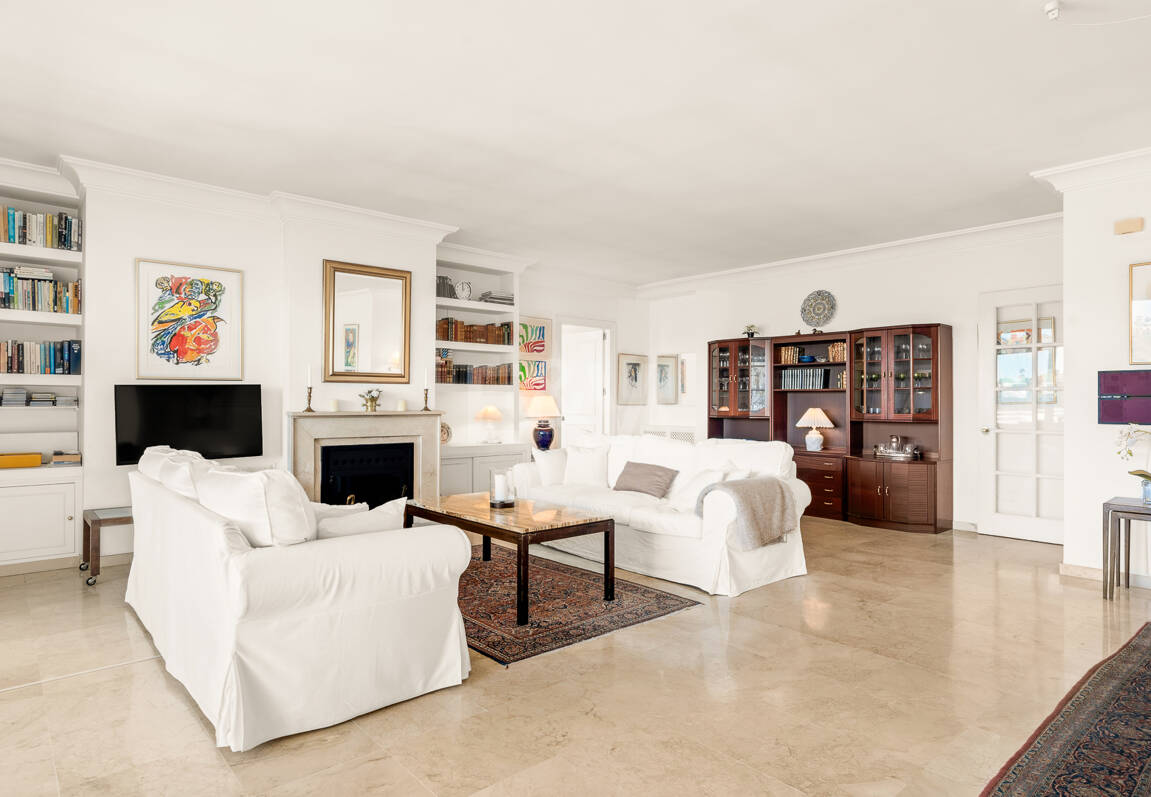 Elegant Frontline Golf Apartment with Expansive Terrace