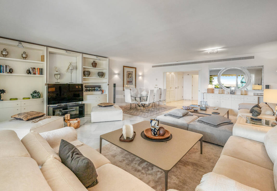 Beachfront Residence in an Exclusive Prime Location