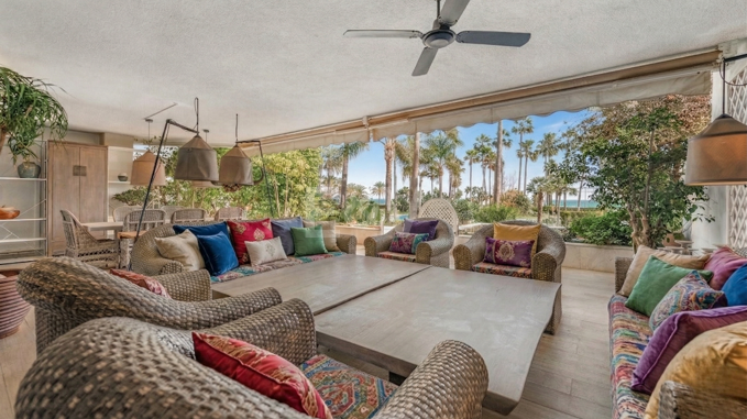 Apartamento en planta baja en primera línea de playa en Puerto Banús