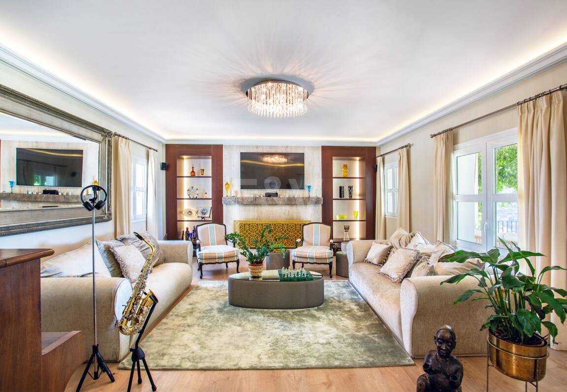 Villa im Cortijo-Stil mit Panoramablick aufs Meer und völliger Privatsphäre