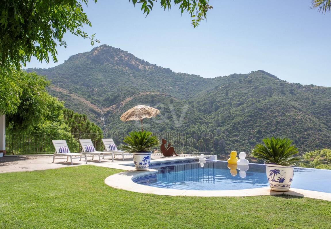 Villa im Cortijo-Stil mit Panoramablick aufs Meer und völliger Privatsphäre