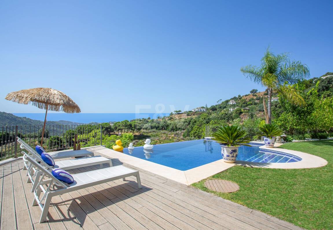 Villa im Cortijo-Stil mit Panoramablick aufs Meer und völliger Privatsphäre