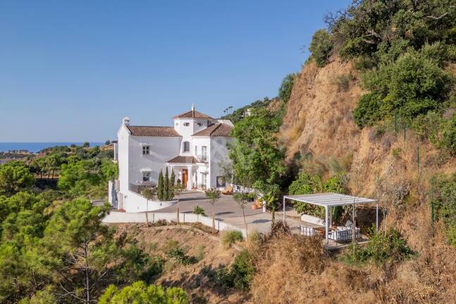 Villa im Cortijo-Stil mit Panoramablick aufs Meer und völliger Privatsphäre