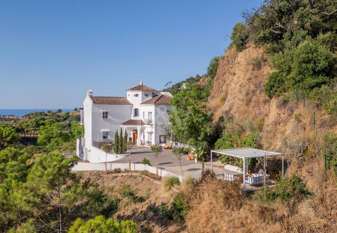 Villa im Cortijo-Stil mit Panoramablick aufs Meer und völliger Privatsphäre