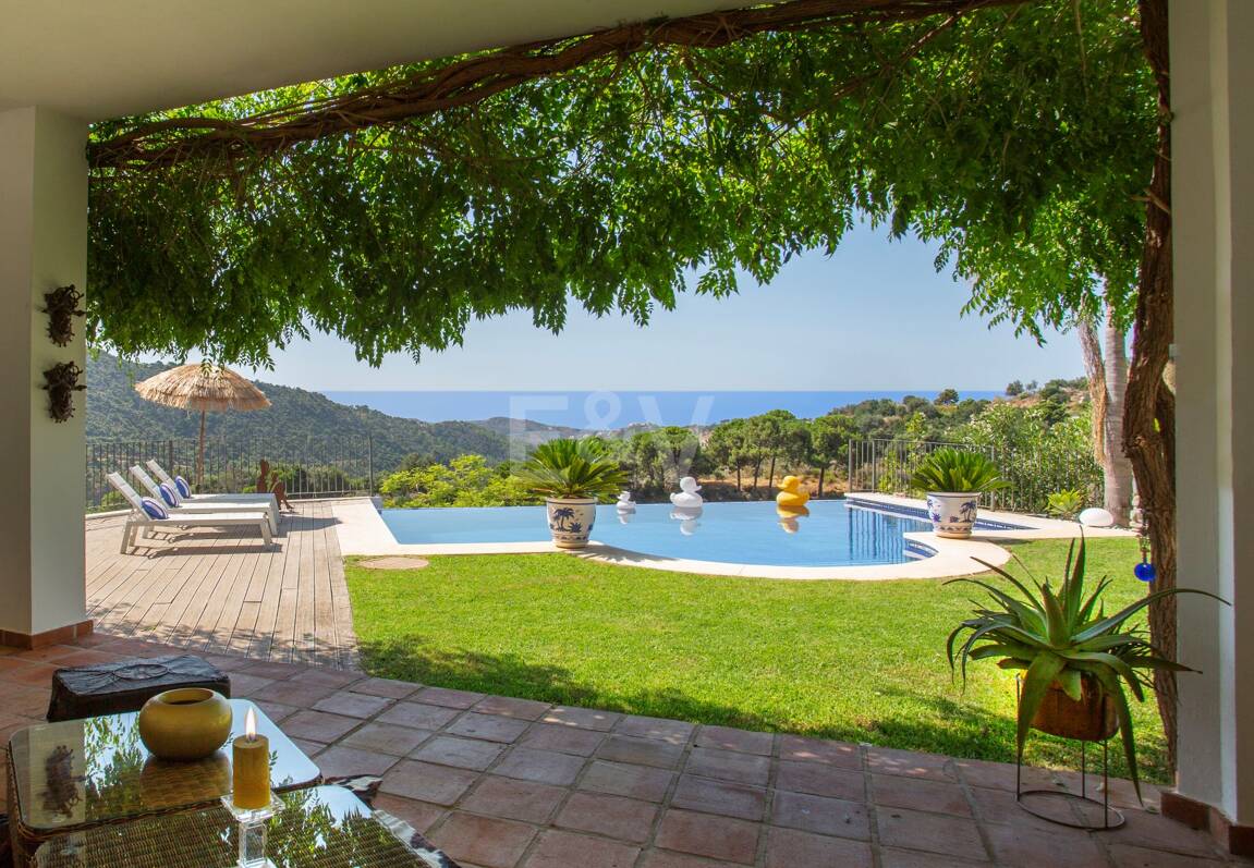 Villa im Cortijo-Stil mit Panoramablick aufs Meer und völliger Privatsphäre
