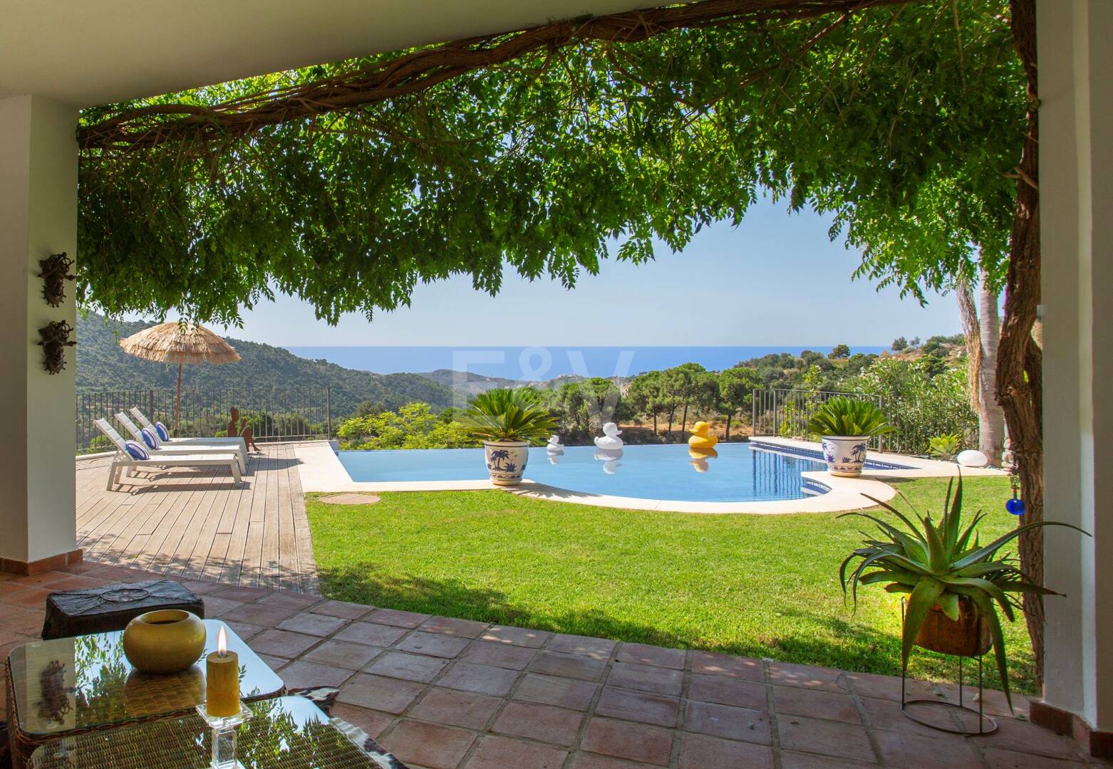 Villa im Cortijo-Stil mit Panoramablick aufs Meer und völliger Privatsphäre