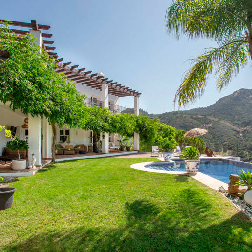 Villa im Cortijo-Stil mit Panoramablick aufs Meer und völliger Privatsphäre