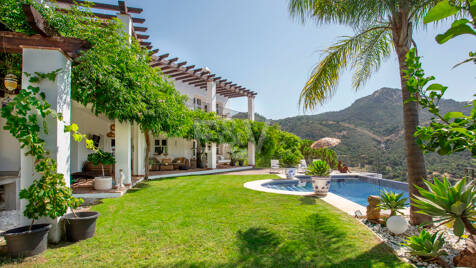 Villa de style Cortijo avec vue panoramique sur la mer et confidentialité complète