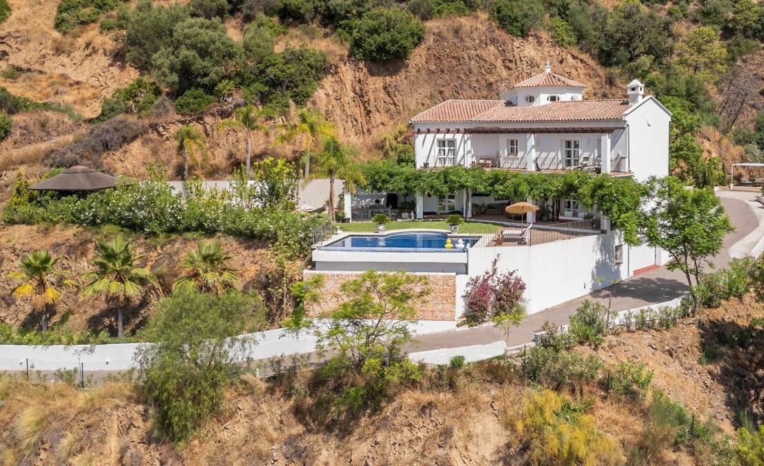 Villa im Cortijo-Stil mit Panoramablick aufs Meer und völliger Privatsphäre