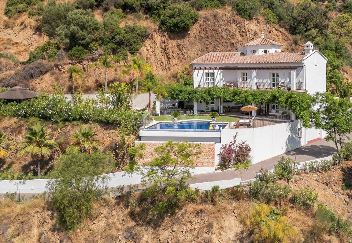 Villa im Cortijo-Stil mit Panoramablick aufs Meer und völliger Privatsphäre