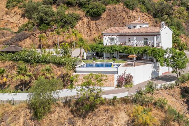Villa im Cortijo-Stil mit Panoramablick aufs Meer und völliger Privatsphäre