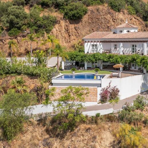 Villa im Cortijo-Stil mit Panoramablick aufs Meer und völliger Privatsphäre