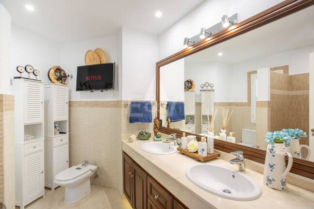 Villa im Cortijo-Stil mit Panoramablick aufs Meer und völliger Privatsphäre